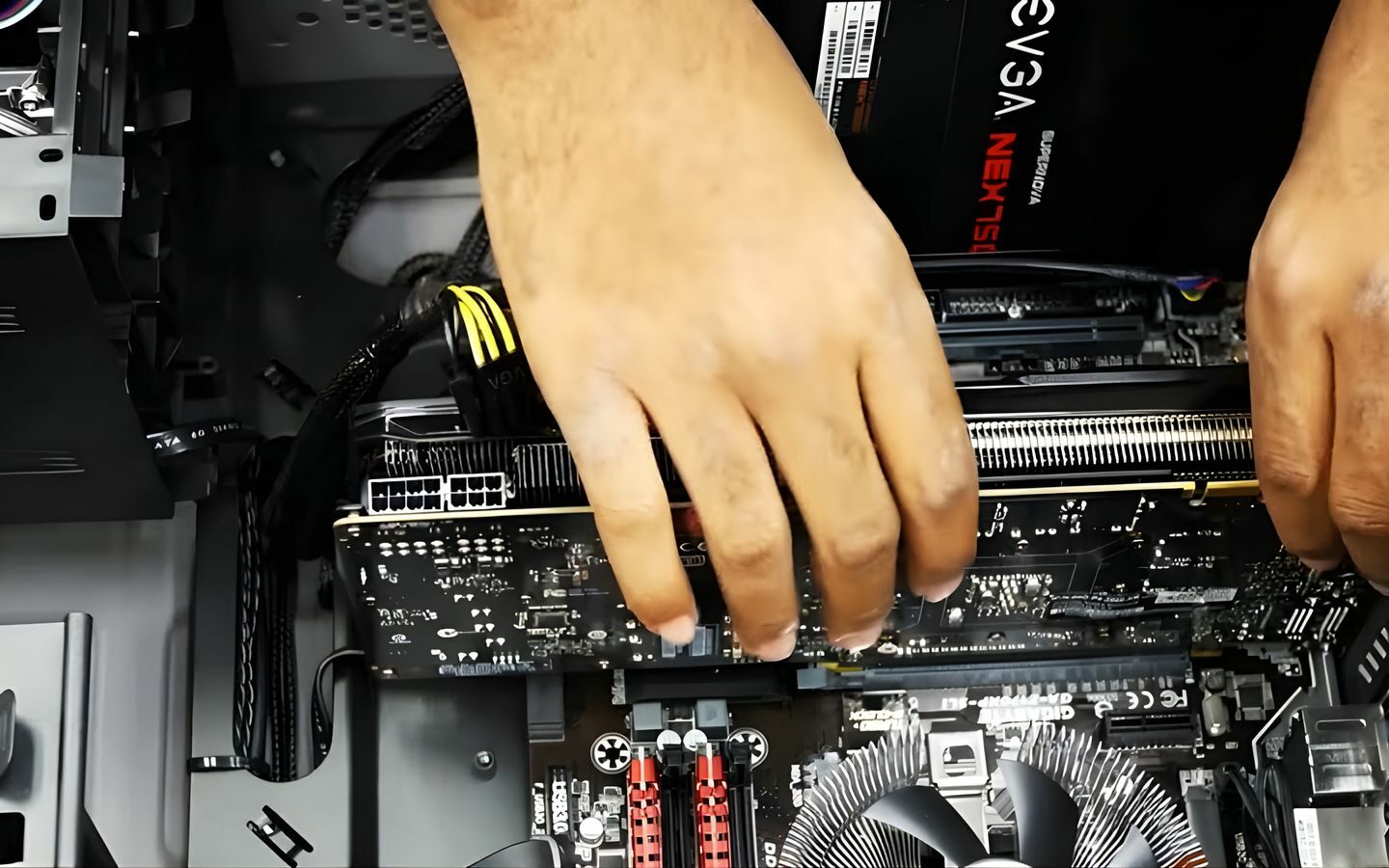 Cách tháo Card màn hình PC đúng cách, chi tiết cho người mới