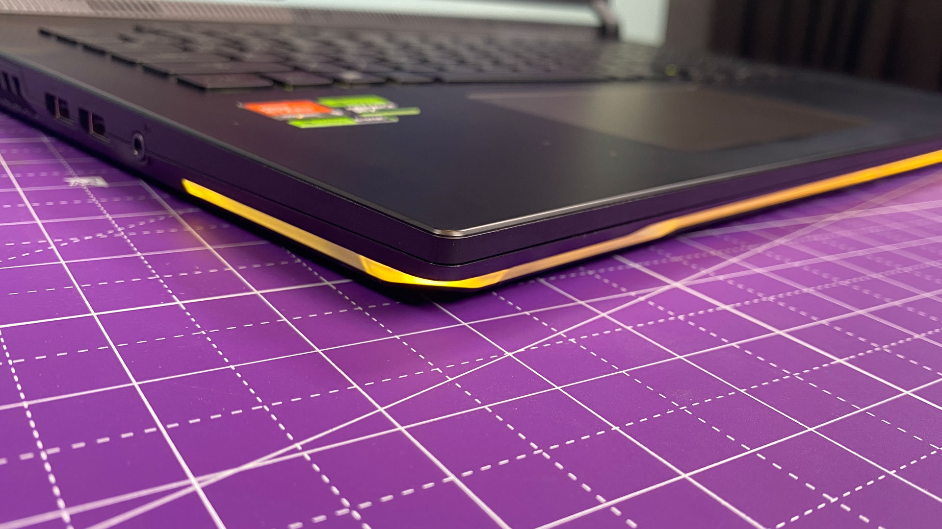 Đánh giá Asus ROG Strix Scar 17 X3D: Sức mạnh công nghệ 3D V-Cache trên laptop gaming