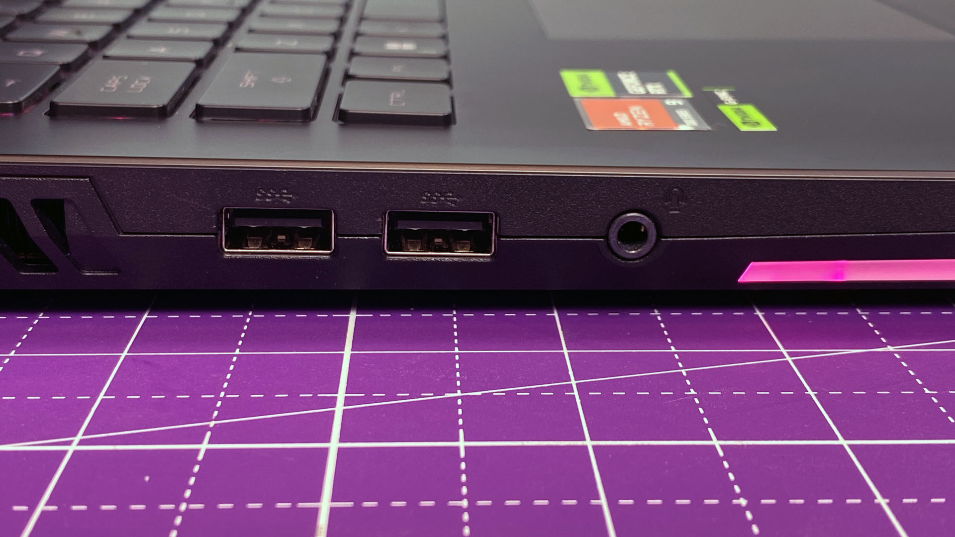 Đánh giá Asus ROG Strix Scar 17 X3D: Sức mạnh công nghệ 3D V-Cache trên laptop gaming