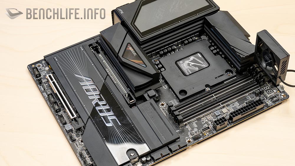 Hé lộ bo mạch chủ Gigabyte bí ẩn với 3 cổng cấp nguồn 8-pin: Phải chăng là Intel Z990 sắp ra mắt?