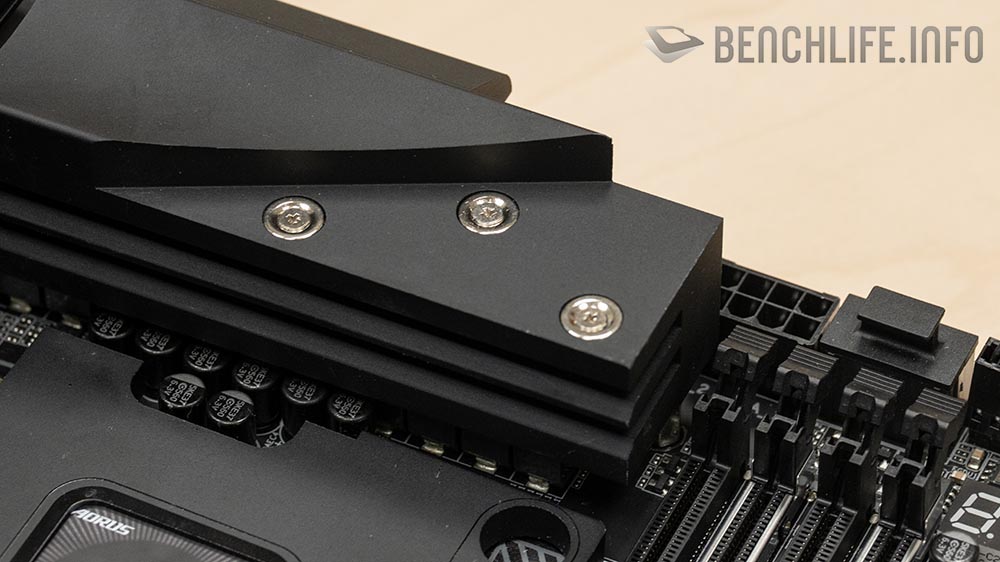 Hé lộ bo mạch chủ Gigabyte bí ẩn với 3 cổng cấp nguồn 8-pin: Phải chăng là Intel Z990 sắp ra mắt?