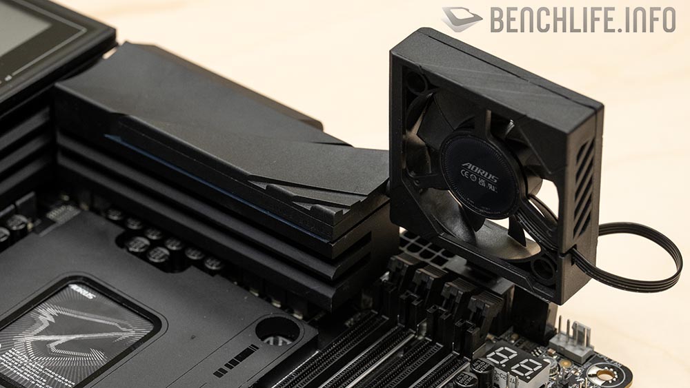 Hé lộ bo mạch chủ Gigabyte bí ẩn với 3 cổng cấp nguồn 8-pin: Phải chăng là Intel Z990 sắp ra mắt?