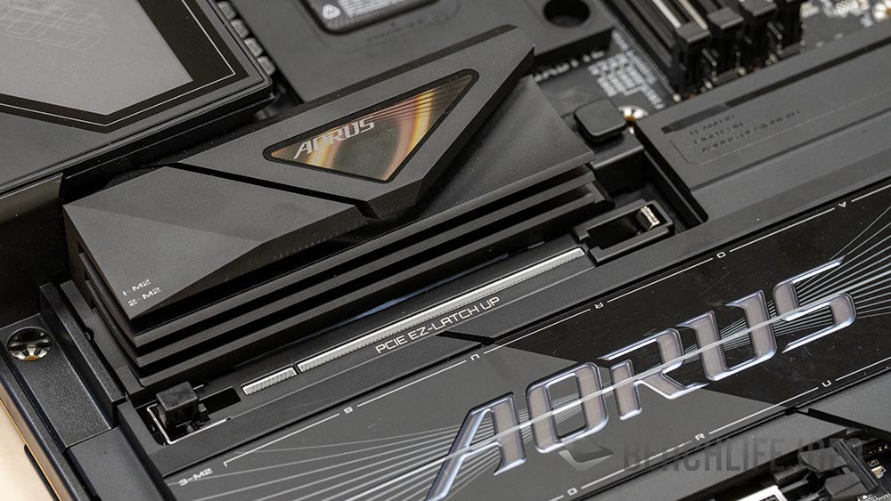 Hé lộ bo mạch chủ Gigabyte bí ẩn với 3 cổng cấp nguồn 8-pin: Phải chăng là Intel Z990 sắp ra mắt?