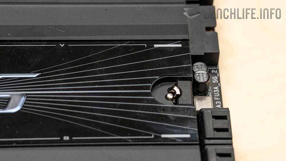 Hé lộ bo mạch chủ Gigabyte bí ẩn với 3 cổng cấp nguồn 8-pin: Phải chăng là Intel Z990 sắp ra mắt?