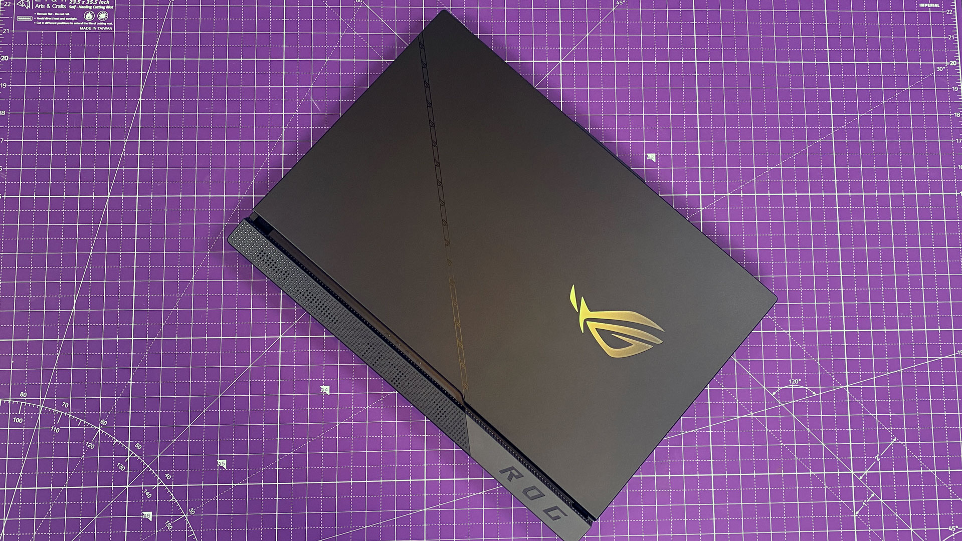 Đánh giá Asus ROG Strix Scar 17 X3D: Sức mạnh công nghệ 3D V-Cache trên laptop gaming